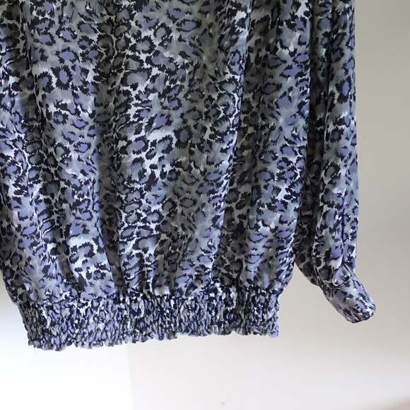 Vintage Snow Leopard Print Blouse with Shoulder Pads and Shirred Hem Size Large - Picture 4 of 6